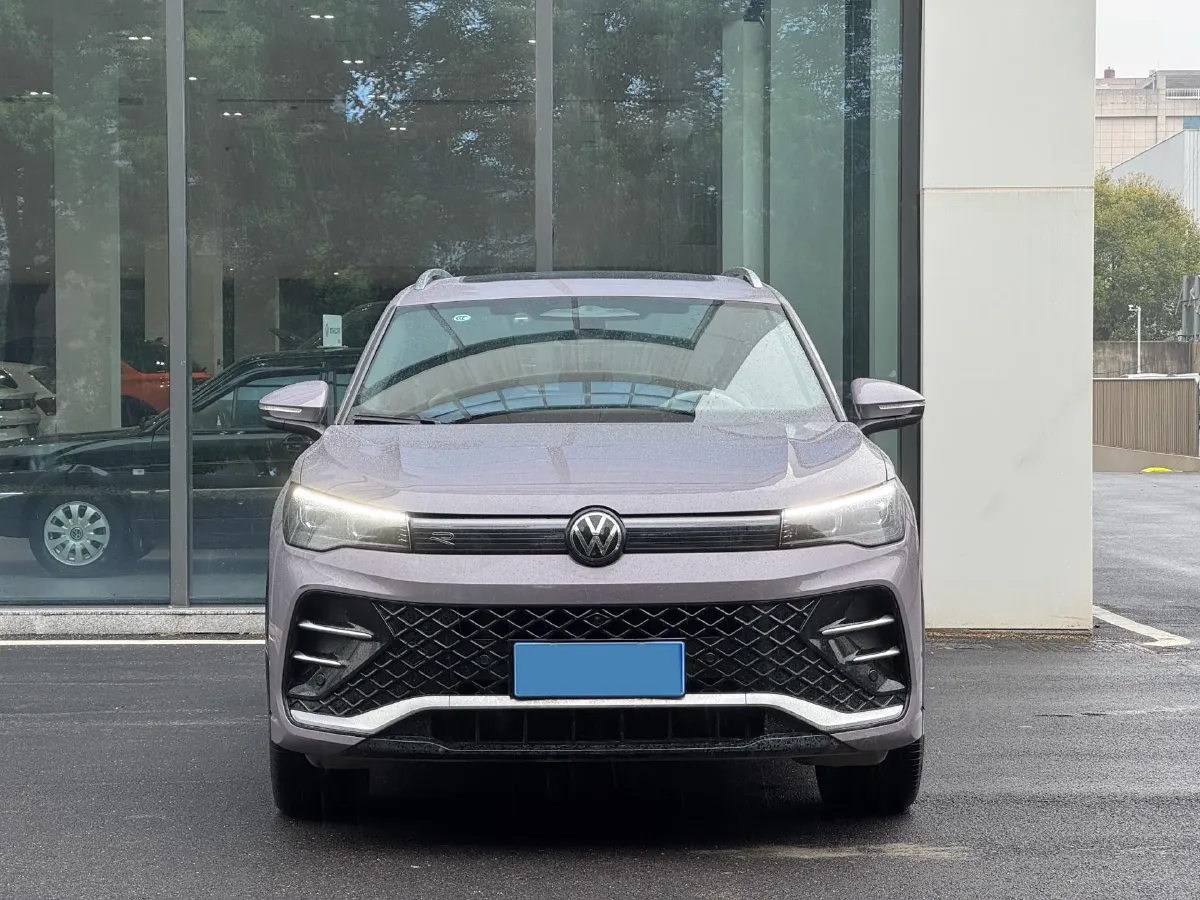 2024 Volkswagen Tiguan L 2.0T 186HP L4 7DCT,autocango,china used car exporter,china ev exporter,chinese used car exporter,chinese used ev exporter