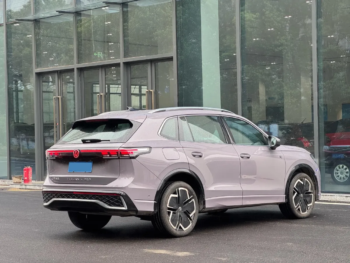 2024 Volkswagen Tiguan L 2.0T 186HP L4 7DCT,autocango,china used car exporter,china ev exporter,chinese used car exporter,chinese used ev exporter