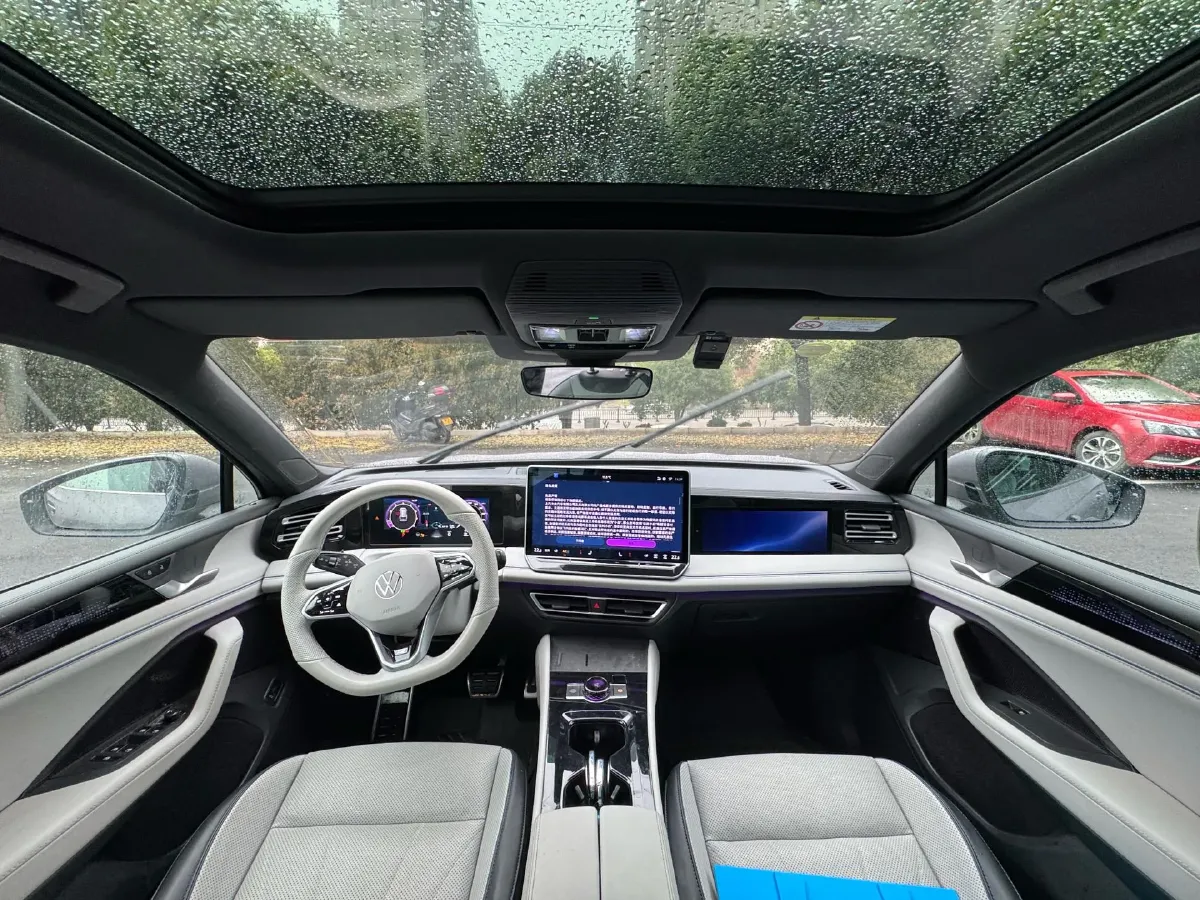 2024 Volkswagen Tiguan L 2.0T 186HP L4 7DCT,autocango,china used car exporter,china ev exporter,chinese used car exporter,chinese used ev exporter