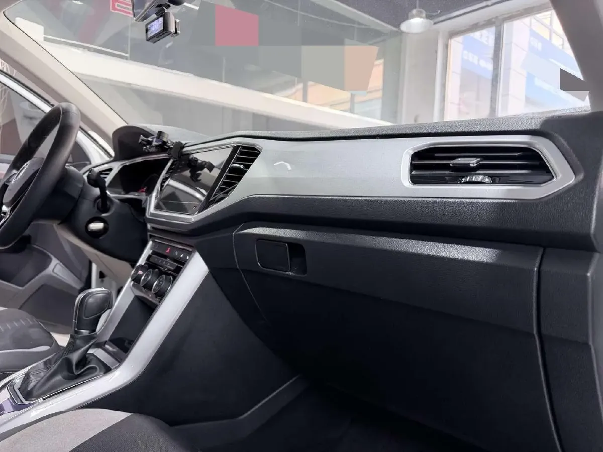 2022 Volkswagen T-Roc 1.4T 150HP L4 7DCT,autocango,china used car exporter,china ev exporter,chinese used car exporter,chinese used ev exporter