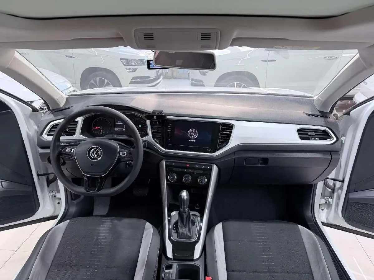 2022 Volkswagen T-Roc 1.4T 150HP L4 7DCT,autocango,china used car exporter,china ev exporter,chinese used car exporter,chinese used ev exporter