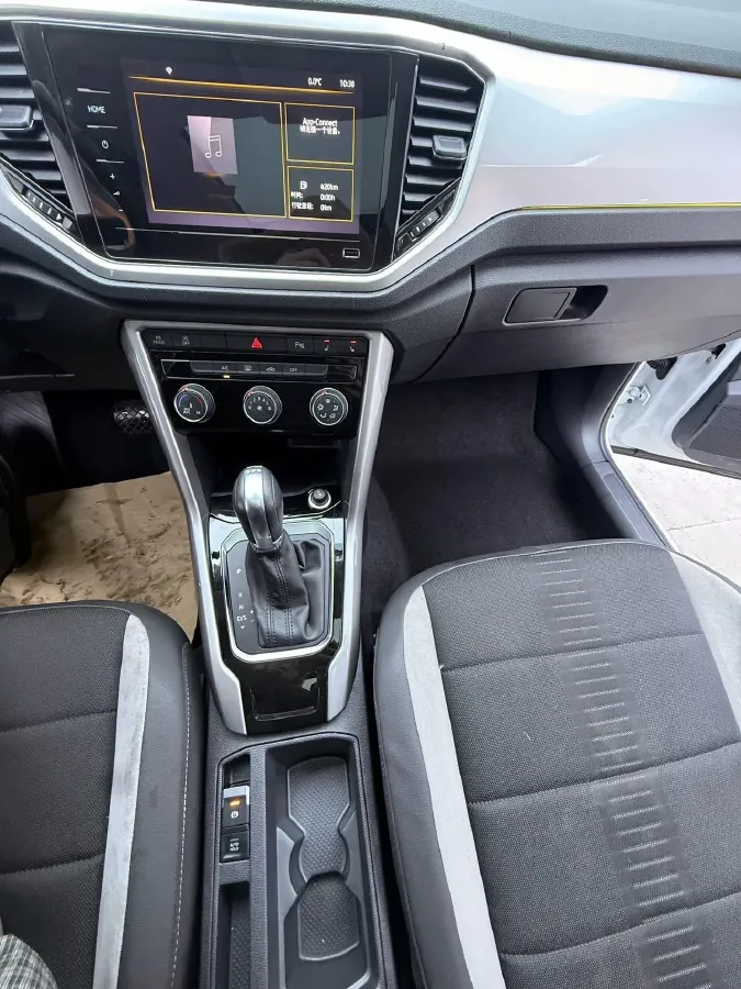 2021 Volkswagen T-Roc 1.4T 150HP L4 7DCT,autocango,china used car exporter,china ev exporter,chinese used car exporter,chinese used ev exporter
