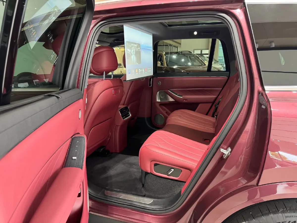 2025 AITO AITO M8 REEV 160HP REEV 53.4KWH,autocango,china used car exporter,china ev exporter,chinese used car exporter,chinese used ev exporter