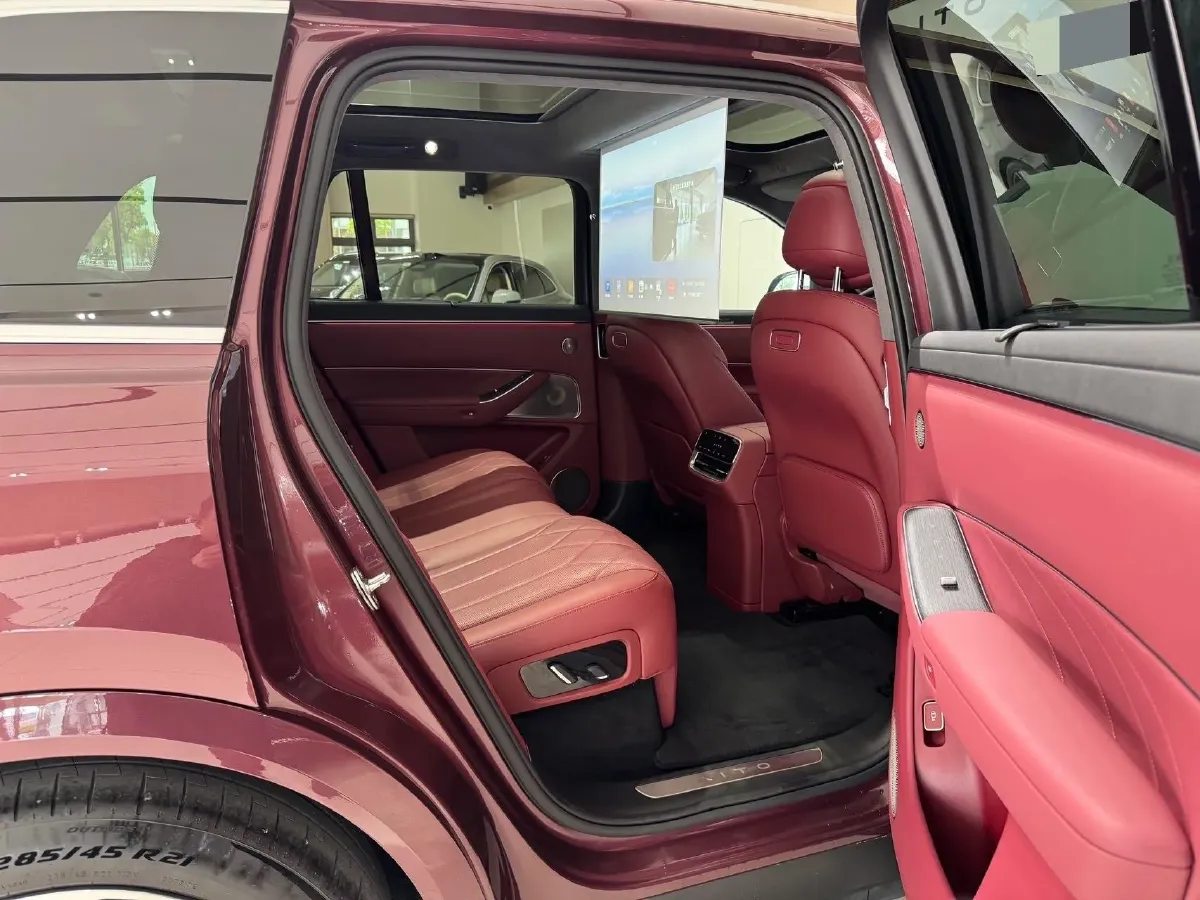 2025 AITO AITO M8 REEV 160HP REEV 53.4KWH,autocango,china used car exporter,china ev exporter,chinese used car exporter,chinese used ev exporter