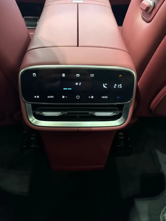 2025 AITO AITO M8 REEV 160HP REEV 53.4KWH,autocango,china used car exporter,china ev exporter,chinese used car exporter,chinese used ev exporter