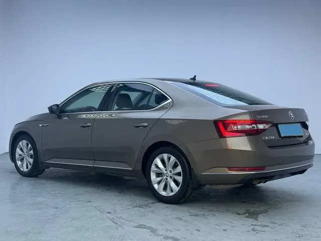 2018 Skoda Superb 1.8T 180HP L4 7DCT,autocango,china used car exporter,china ev exporter,chinese used car exporter,chinese used ev exporter