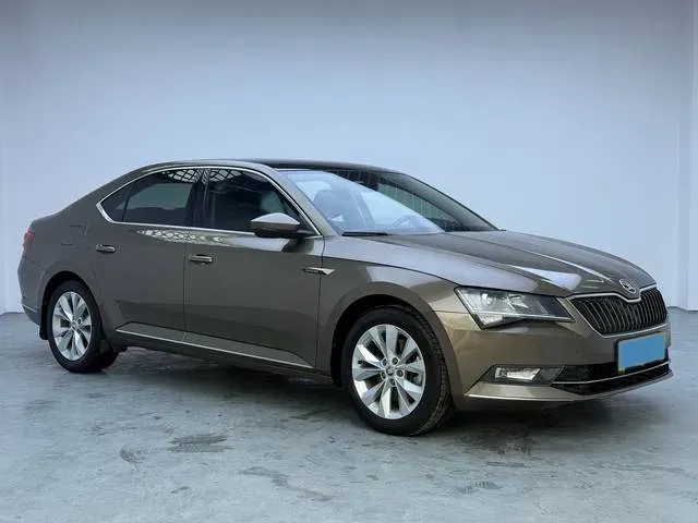 2018 Skoda Superb 1.8T 180HP L4 7DCT,autocango,china used car exporter,china ev exporter,chinese used car exporter,chinese used ev exporter