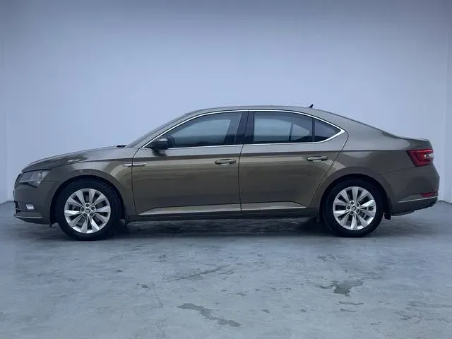 2018 Skoda Superb 1.8T 180HP L4 7DCT,autocango,china used car exporter,china ev exporter,chinese used car exporter,chinese used ev exporter
