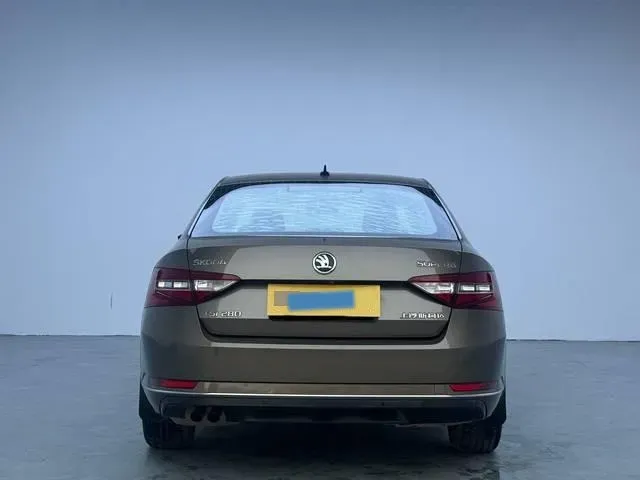 2018 Skoda Superb 1.8T 180HP L4 7DCT,autocango,china used car exporter,china ev exporter,chinese used car exporter,chinese used ev exporter