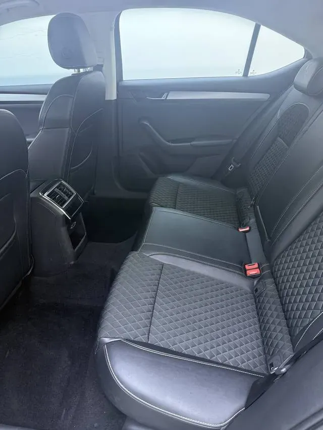 2018 Skoda Superb 1.8T 180HP L4 7DCT,autocango,china used car exporter,china ev exporter,chinese used car exporter,chinese used ev exporter