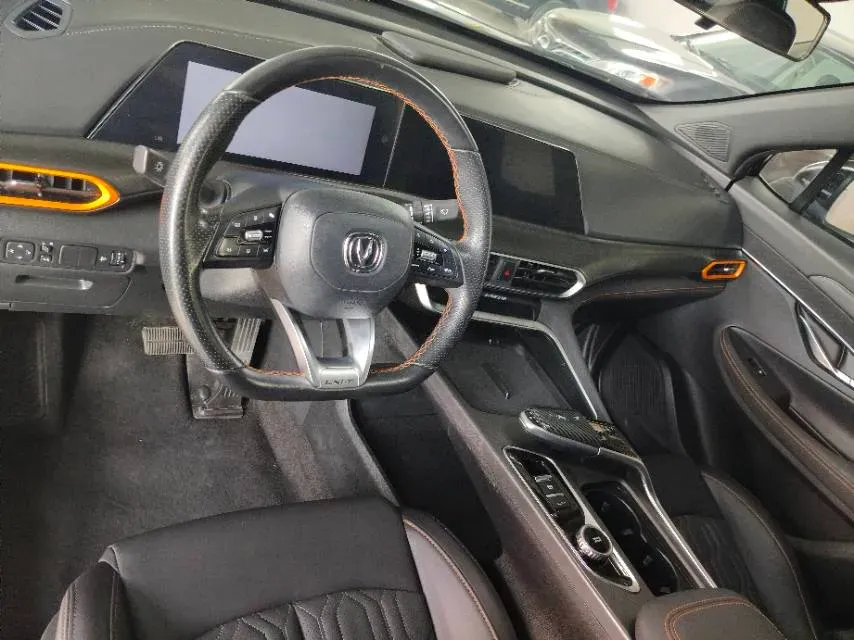 2022 ChangAn UNI-T 1.5T 188HP L4 7DCT,autocango,china used car exporter,china ev exporter,chinese used car exporter,chinese used ev exporter