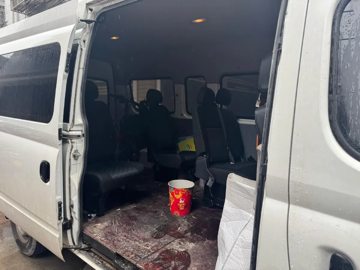 2021 MAXUS XinTu V80 2.0T 127HP L4 6MT,autocango,china used car exporter,china ev exporter,chinese used car exporter,chinese used ev exporter