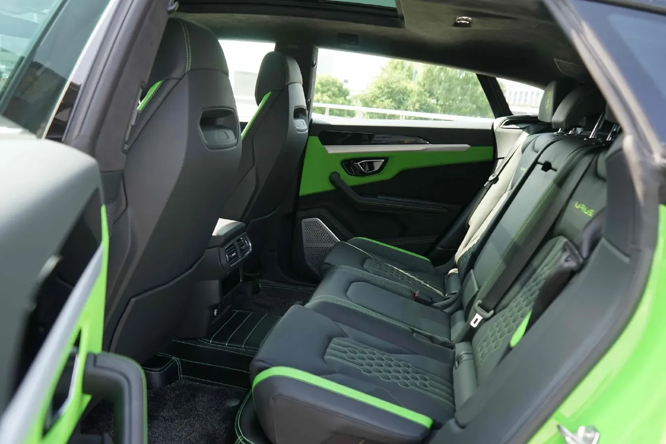 2023 Lamborghini Urus 4.0T 641HP V8 8AT,autocango,china used car exporter,china ev exporter,chinese used car exporter,chinese used ev exporter