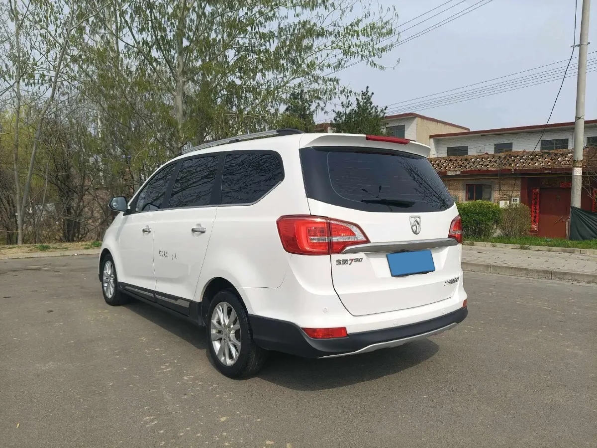 2016 BaoJun 730 1.5L 112HP L4 5MT,autocango,china used car exporter,china ev exporter,chinese used car exporter,chinese used ev exporter
