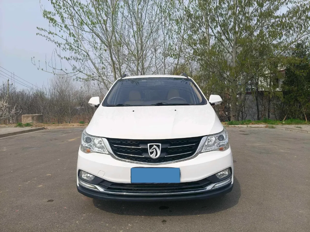 2016 BaoJun 730 1.5L 112HP L4 5MT,autocango,china used car exporter,china ev exporter,chinese used car exporter,chinese used ev exporter