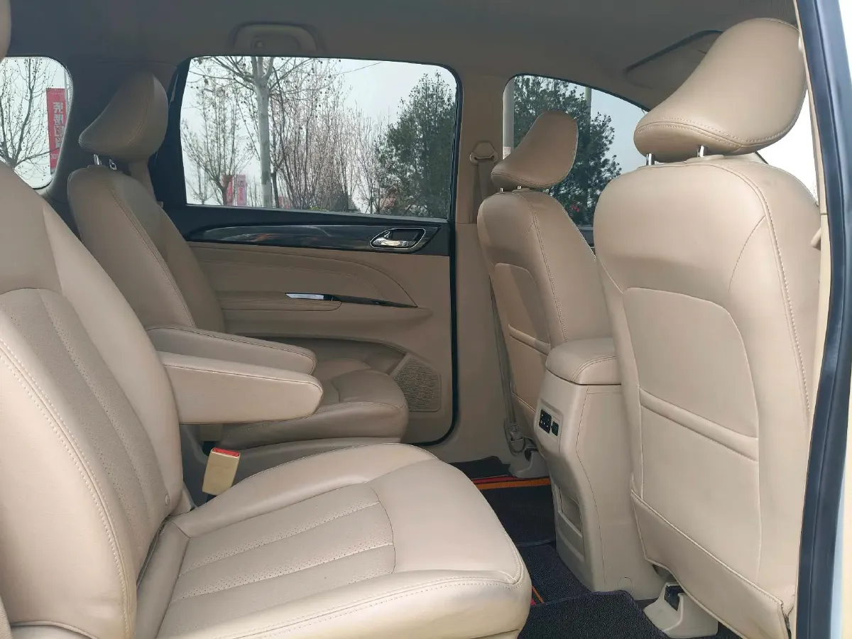 2016 BaoJun 730 1.5L 112HP L4 5MT,autocango,china used car exporter,china ev exporter,chinese used car exporter,chinese used ev exporter