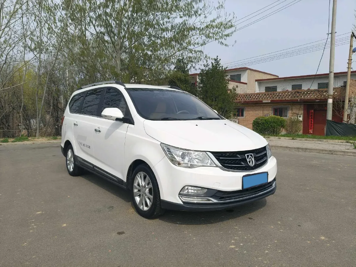 2016 BaoJun 730 1.5L 112HP L4 5MT,autocango,china used car exporter,china ev exporter,chinese used car exporter,chinese used ev exporter