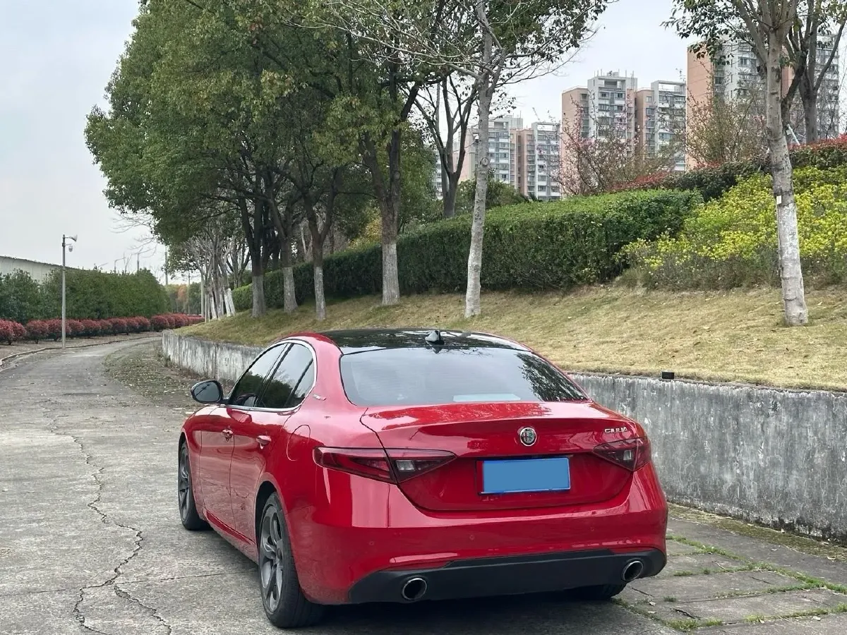 2020 Alfa Romeo Giulia 2.0T 280HP L4 8AT,autocango,china used car exporter,china ev exporter,chinese used car exporter,chinese used ev exporter