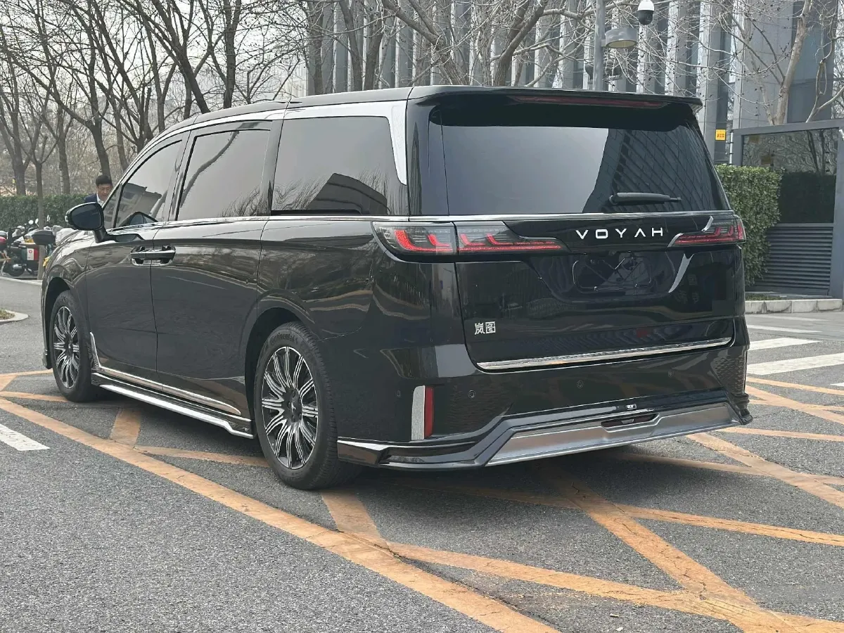 2025 Voyah Dream BEV 108.7KWH,autocango,china used car exporter,china ev exporter,chinese used car exporter,chinese used ev exporter