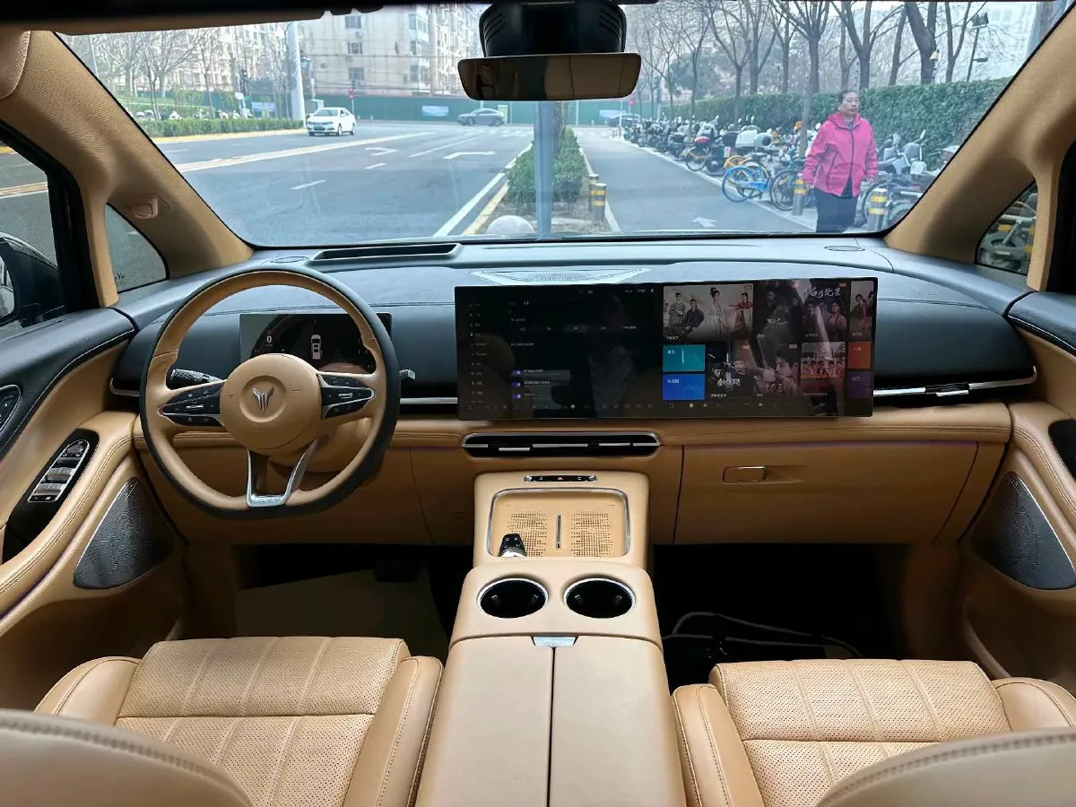 2025 Voyah Dream BEV 108.7KWH,autocango,china used car exporter,china ev exporter,chinese used car exporter,chinese used ev exporter