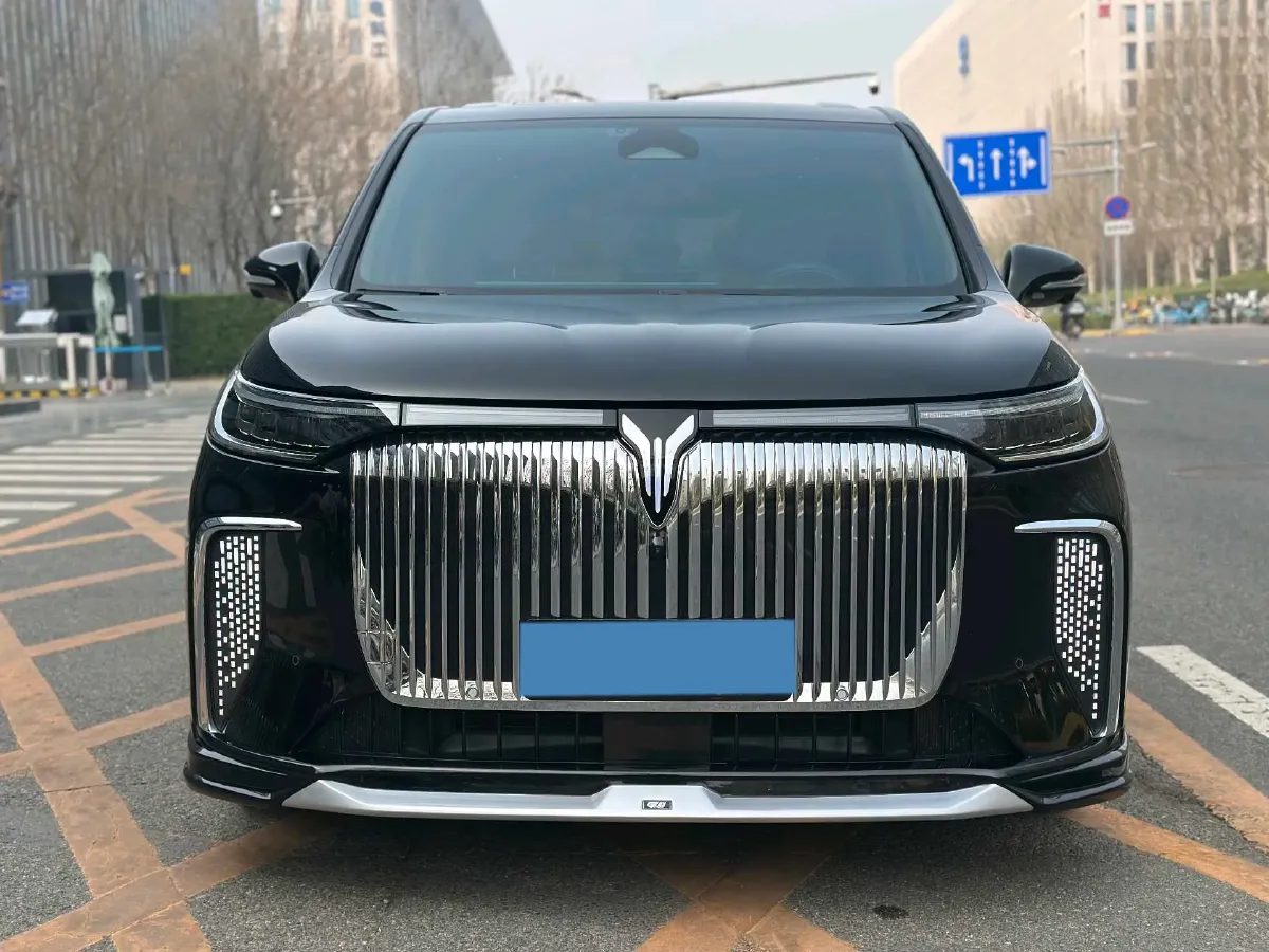 2025 Voyah Dream BEV 108.7KWH,autocango,china used car exporter,china ev exporter,chinese used car exporter,chinese used ev exporter