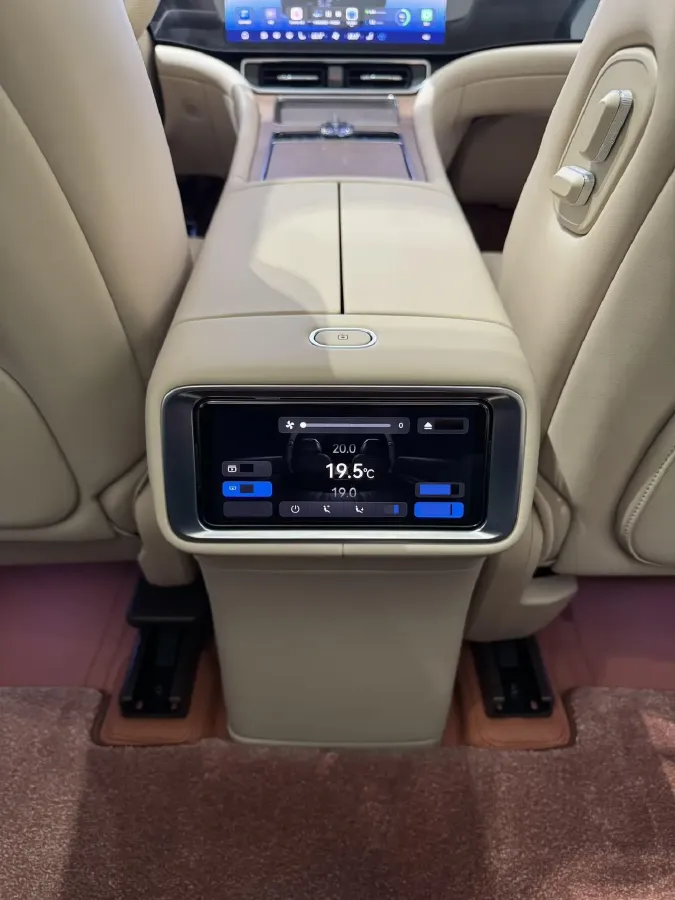 2025 AITO AITO M9 REEV 160HP REEV 52KWH,autocango,china used car exporter,china ev exporter,chinese used car exporter,chinese used ev exporter