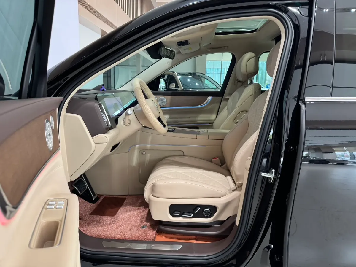 2025 AITO AITO M9 REEV 160HP REEV 52KWH,autocango,china used car exporter,china ev exporter,chinese used car exporter,chinese used ev exporter