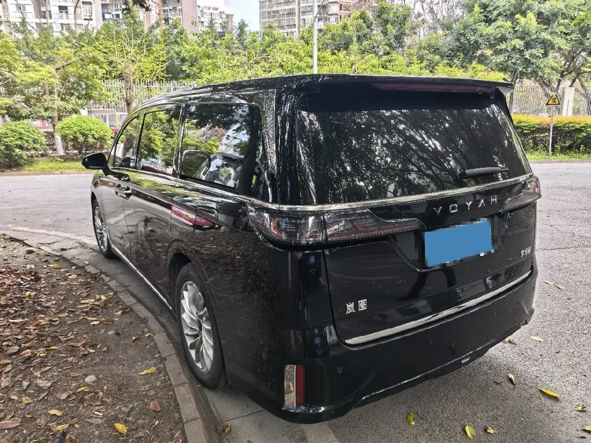 2024 Voyah Dream 1.5T 150HP L4 PHEV 43KWH,autocango,china used car exporter,china ev exporter,chinese used car exporter,chinese used ev exporter