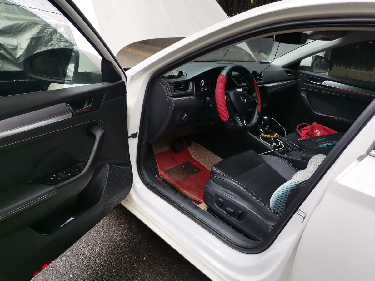 2019 Skoda Superb 1.4T 150HP L4 7DCT,autocango,china used car exporter,china ev exporter,chinese used car exporter,chinese used ev exporter