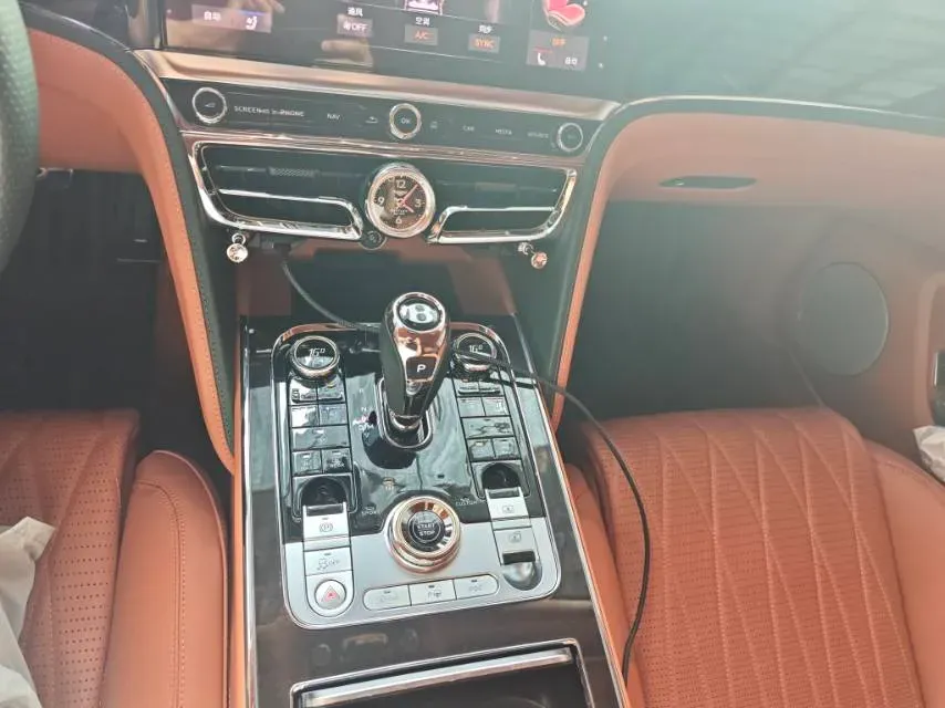 2021 Bentley Flying Spur 4.0T 550HP V8 8DCT,autocango,china used car exporter,china ev exporter,chinese used car exporter,chinese used ev exporter