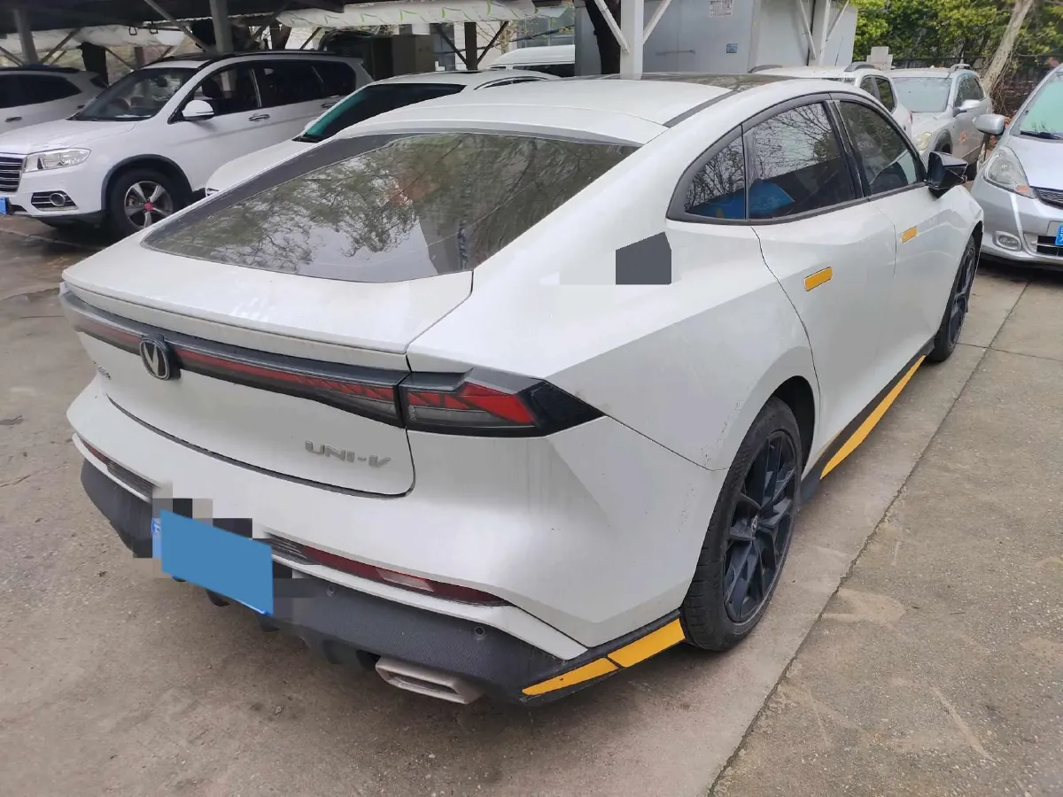 2024 ChangAn UNI-V 1.5T 188HP L4 7DCT,autocango,china used car exporter,china ev exporter,chinese used car exporter,chinese used ev exporter