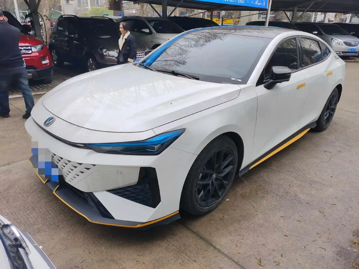 2024 ChangAn UNI-V 1.5T 188HP L4 7DCT,autocango,china used car exporter,china ev exporter,chinese used car exporter,chinese used ev exporter