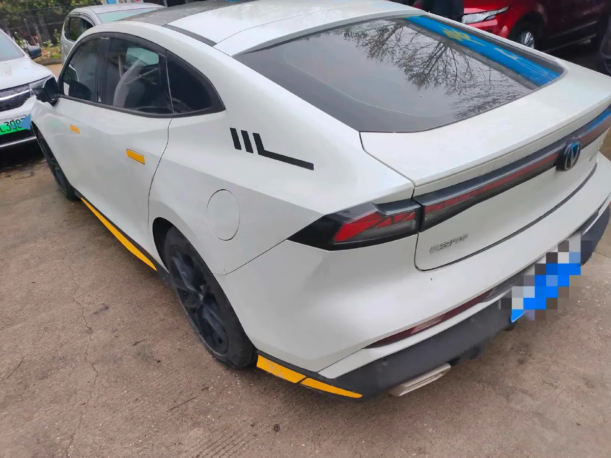 2024 ChangAn UNI-V 1.5T 188HP L4 7DCT,autocango,china used car exporter,china ev exporter,chinese used car exporter,chinese used ev exporter