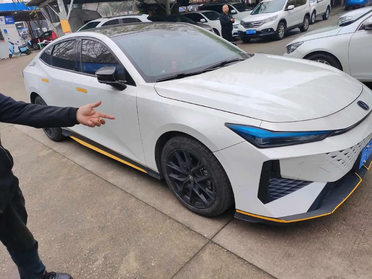 2024 ChangAn UNI-V 1.5T 188HP L4 7DCT,autocango,china used car exporter,china ev exporter,chinese used car exporter,chinese used ev exporter