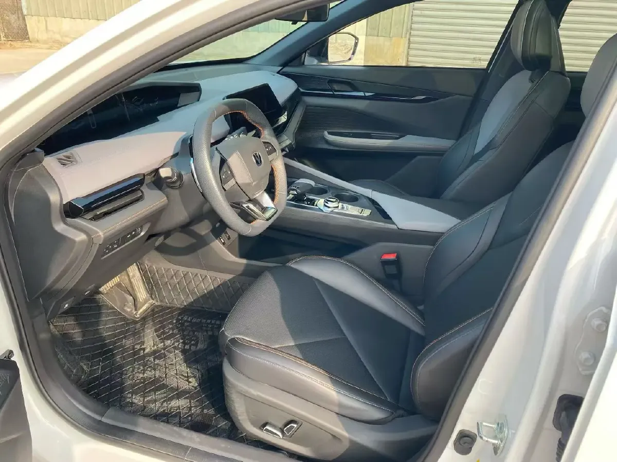 2022 ChangAn UNI-V 1.5T 188HP L4 7DCT,autocango,china used car exporter,china ev exporter,chinese used car exporter,chinese used ev exporter