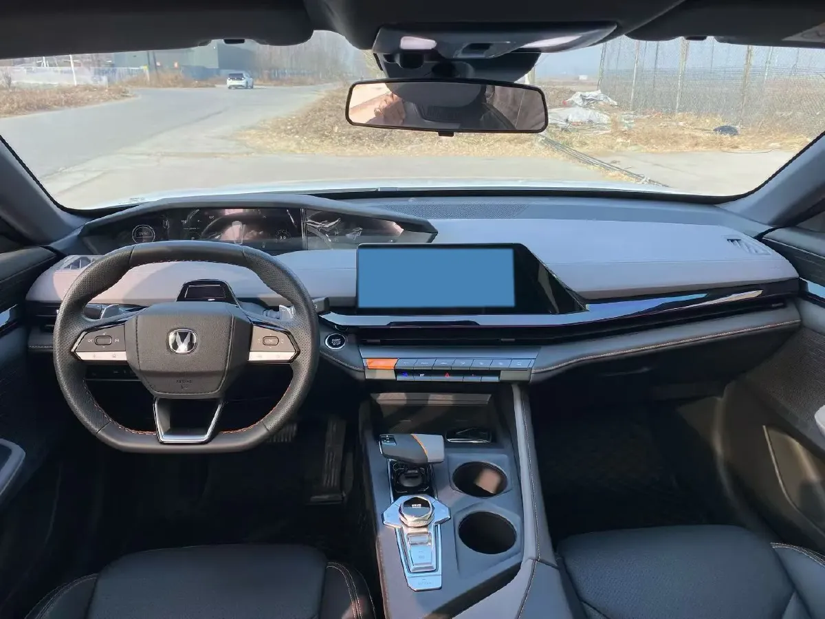 2022 ChangAn UNI-V 1.5T 188HP L4 7DCT,autocango,china used car exporter,china ev exporter,chinese used car exporter,chinese used ev exporter