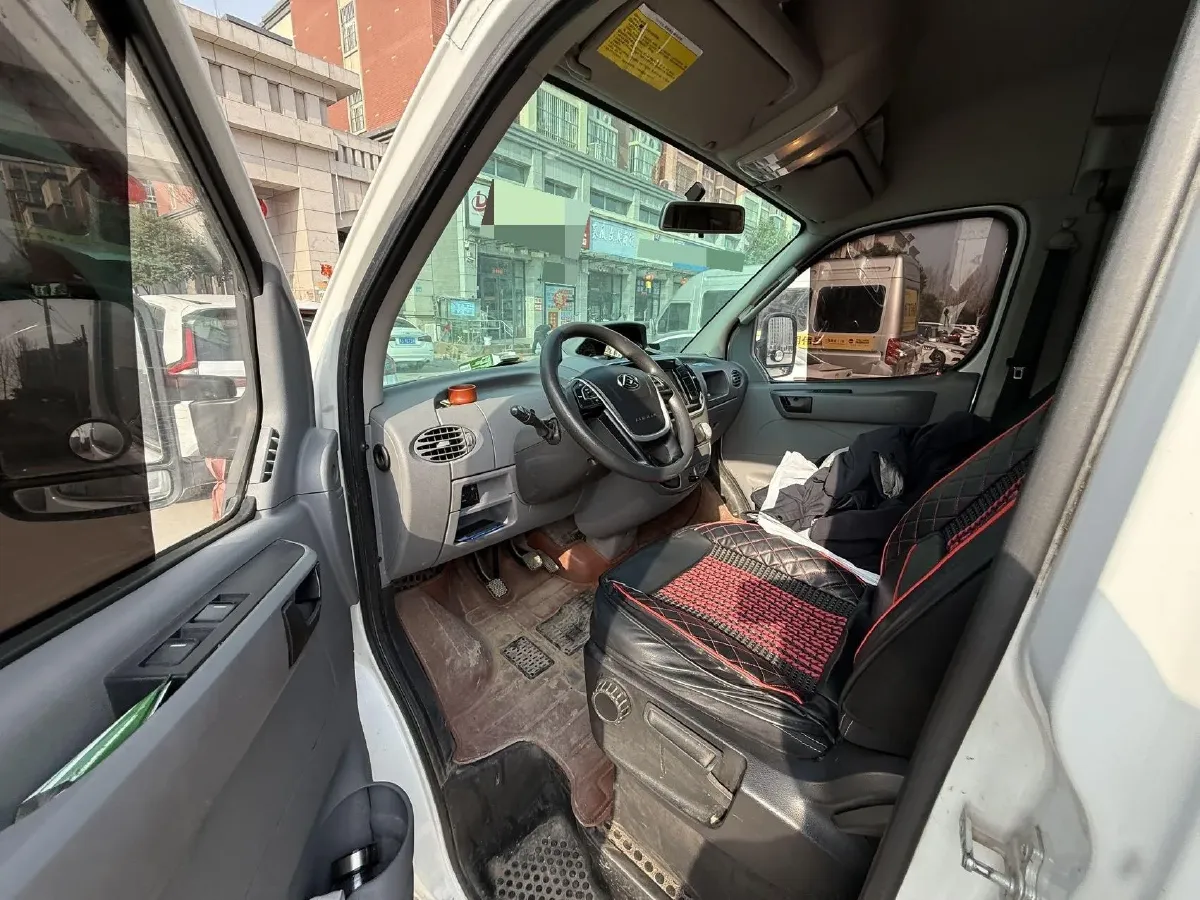 2015 MAXUS XinTu V80 2.5T 136HP L4 6MT,autocango,china used car exporter,china ev exporter,chinese used car exporter,chinese used ev exporter