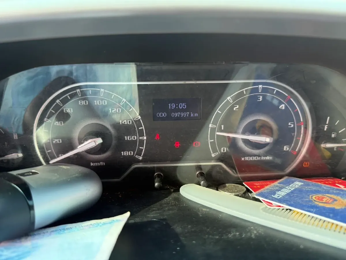 2015 MAXUS XinTu V80 2.5T 136HP L4 6MT,autocango,china used car exporter,china ev exporter,chinese used car exporter,chinese used ev exporter