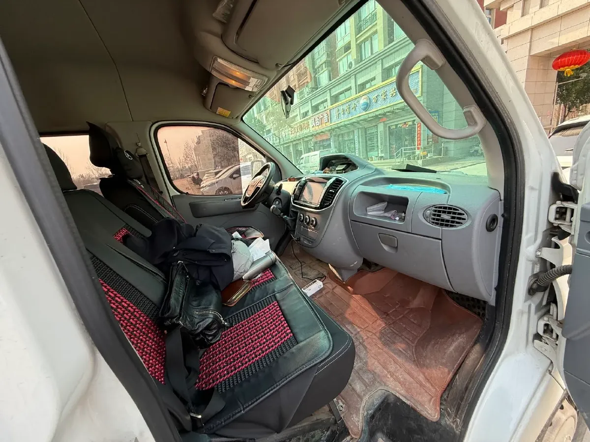 2015 MAXUS XinTu V80 2.5T 136HP L4 6MT,autocango,china used car exporter,china ev exporter,chinese used car exporter,chinese used ev exporter