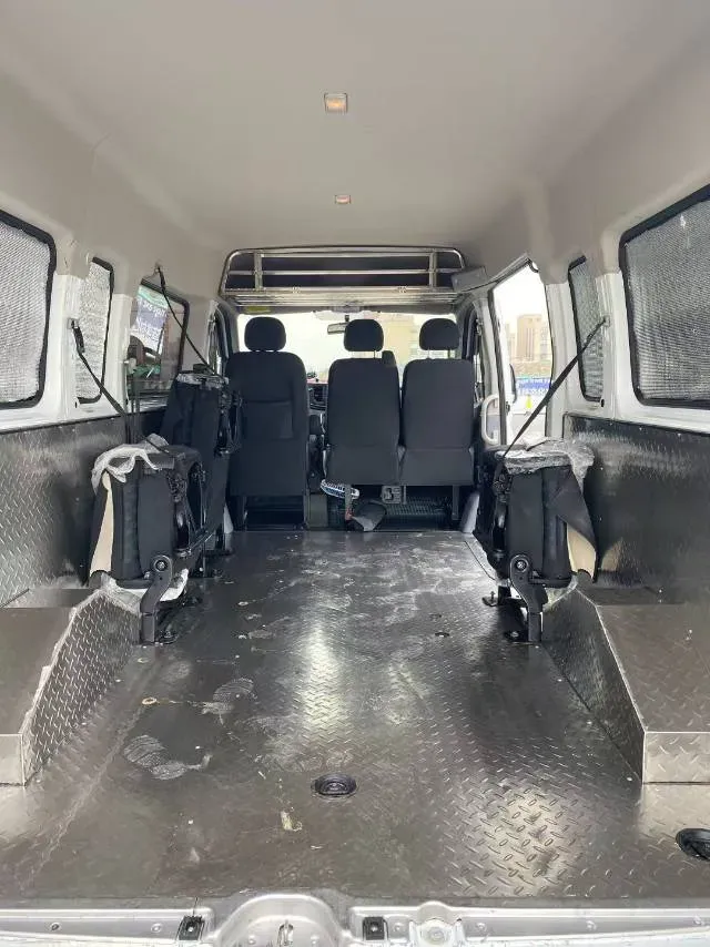 2023 MAXUS XinTu V80 2.0T 127HP L4 6MT,autocango,china used car exporter,china ev exporter,chinese used car exporter,chinese used ev exporter