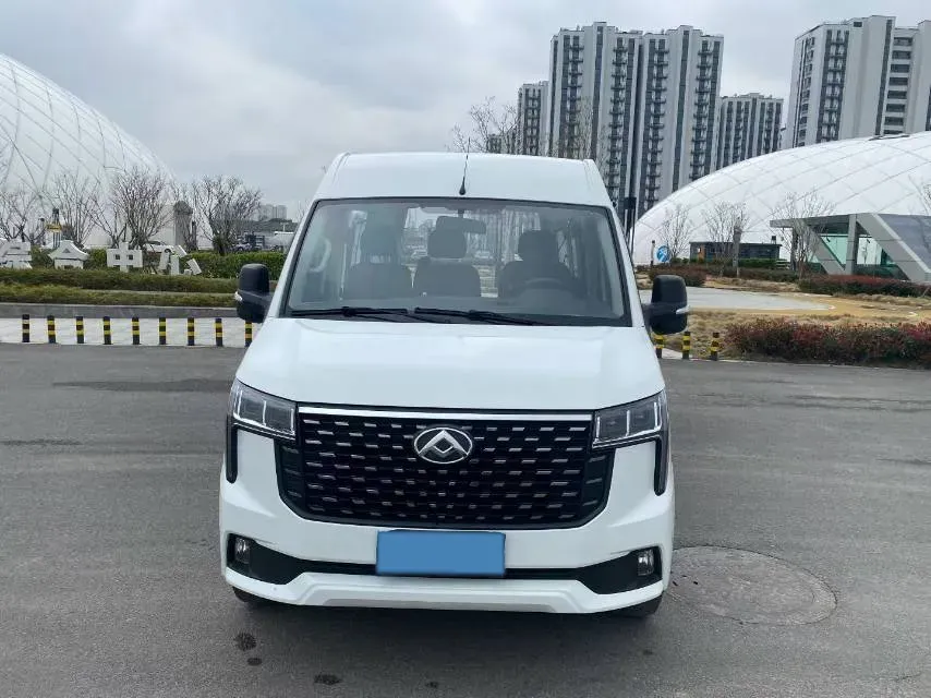 2023 MAXUS XinTu V80 2.0T 127HP L4 6MT,autocango,china used car exporter,china ev exporter,chinese used car exporter,chinese used ev exporter