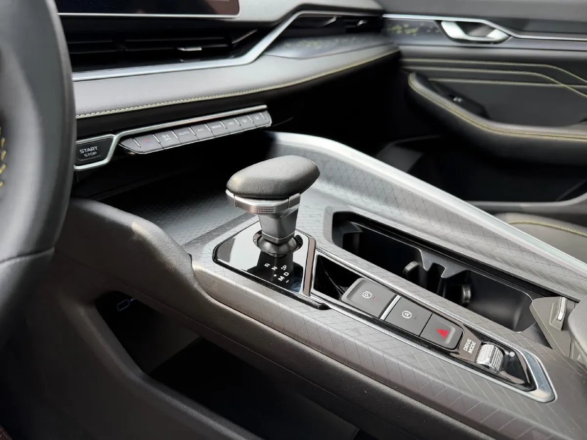 2023 Geely Preface 1.5T 181HP L4 7DCT,autocango,china used car exporter,china ev exporter,chinese used car exporter,chinese used ev exporter