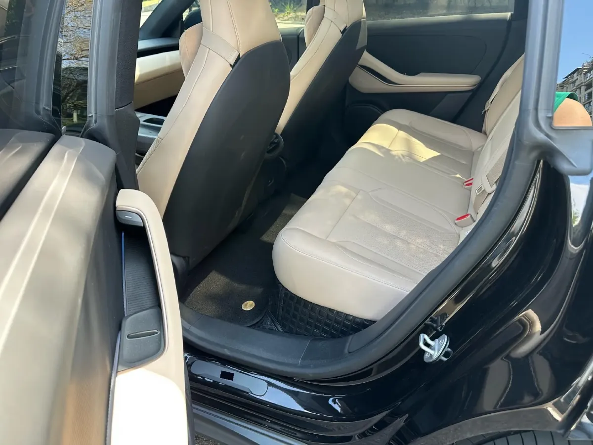 2025 AITO AITO M8 REEV 160HP REEV 53.4KWH,autocango,china used car exporter,china ev exporter,chinese used car exporter,chinese used ev exporter