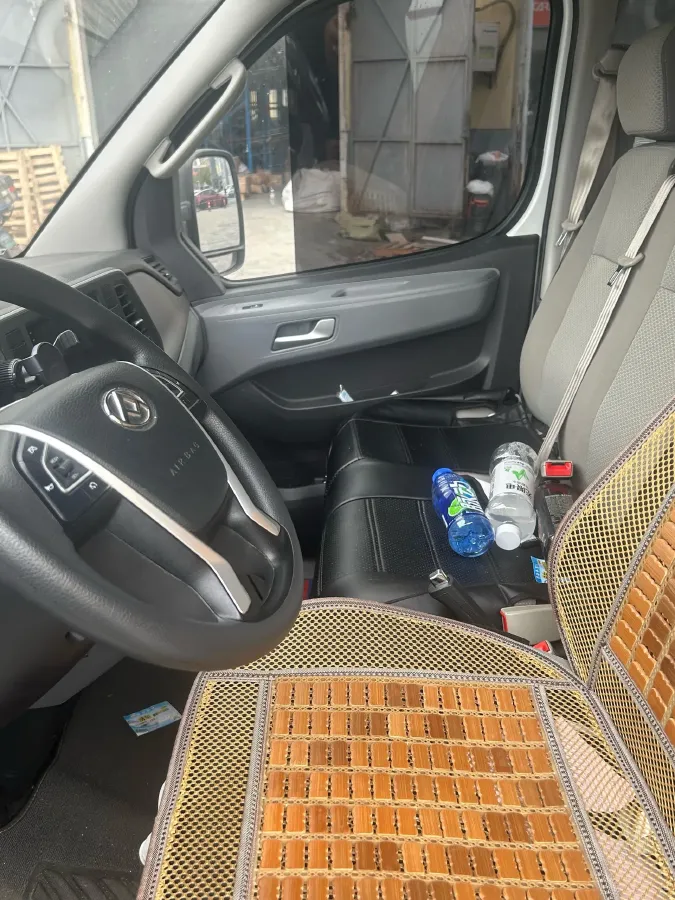 2023 MAXUS XinTu V80 2.0T 139HP L4 6MT,autocango,china used car exporter,china ev exporter,chinese used car exporter,chinese used ev exporter