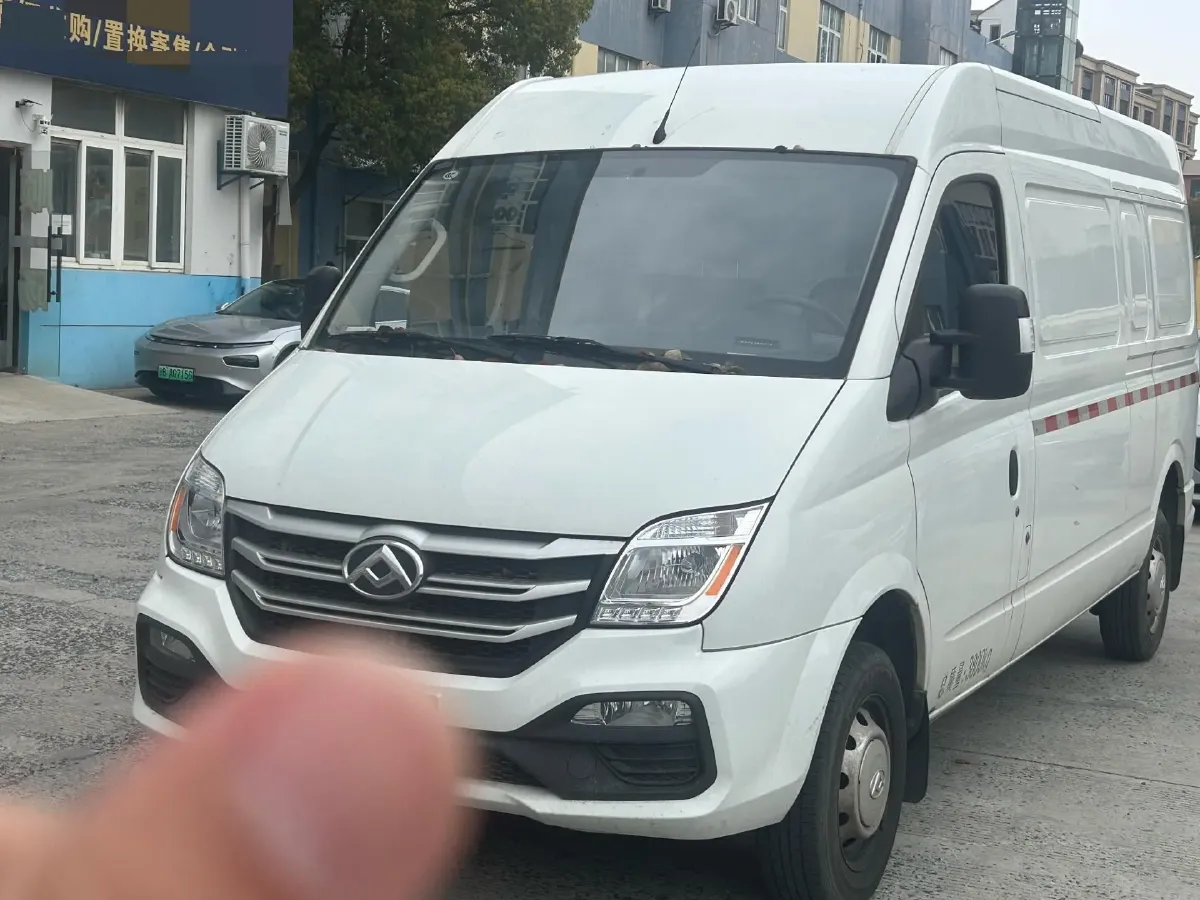 2023 MAXUS XinTu V80 2.0T 139HP L4 6MT,autocango,china used car exporter,china ev exporter,chinese used car exporter,chinese used ev exporter