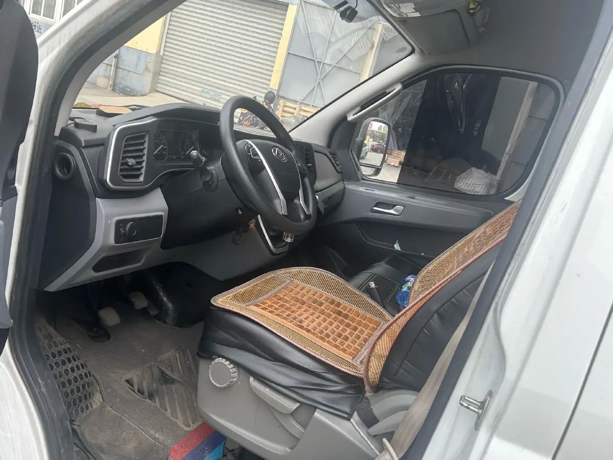 2023 MAXUS XinTu V80 2.0T 139HP L4 6MT,autocango,china used car exporter,china ev exporter,chinese used car exporter,chinese used ev exporter