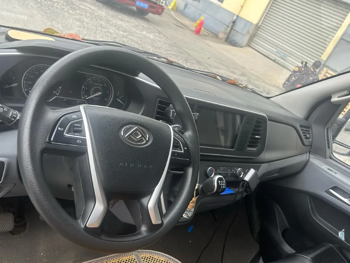 2023 MAXUS XinTu V80 2.0T 139HP L4 6MT,autocango,china used car exporter,china ev exporter,chinese used car exporter,chinese used ev exporter