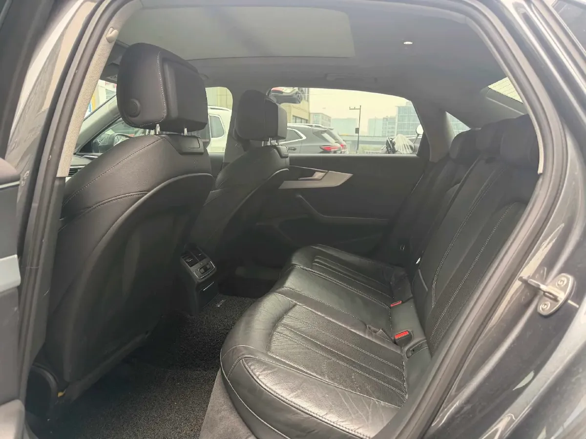 2020 Audi A4L 2.0T 150HP L4 7DCT,autocango,china used car exporter,china ev exporter,chinese used car exporter,chinese used ev exporter