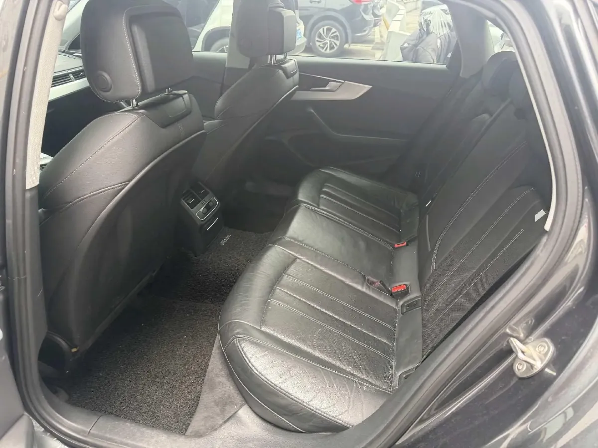 2020 Audi A4L 2.0T 150HP L4 7DCT,autocango,china used car exporter,china ev exporter,chinese used car exporter,chinese used ev exporter