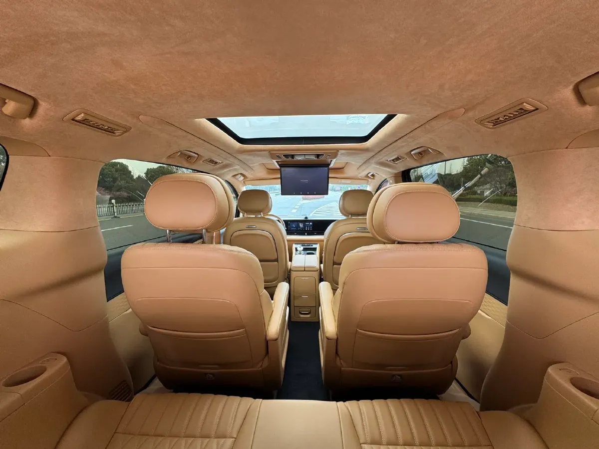 2024 Voyah Dream 1.5T 150HP L4 PHEV 43KWH,autocango,china used car exporter,china ev exporter,chinese used car exporter,chinese used ev exporter